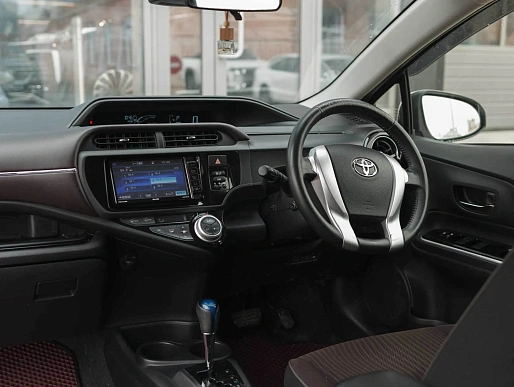 Купить Тойота Аква 2016г.