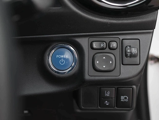 Купить Тойота Аква 2016г.