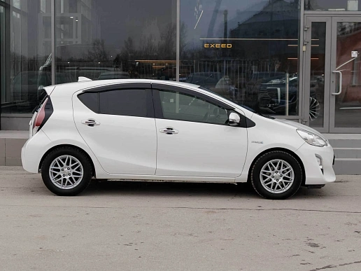 Купить Тойота Аква 2016г.