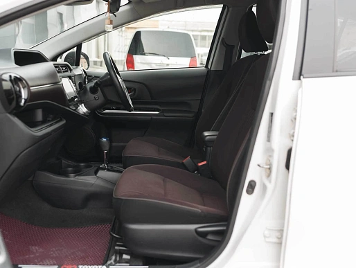 Купить Тойота Аква 2016г.